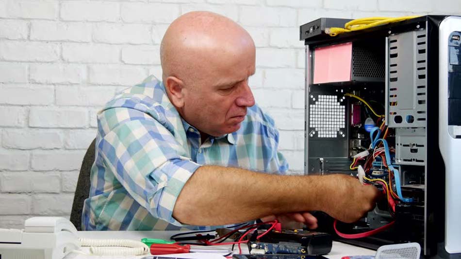 Мастер по ремонту компьютеров в Октябрьском районе